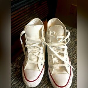 All Star Converse white like New Size 6 women’s and Men’s 4